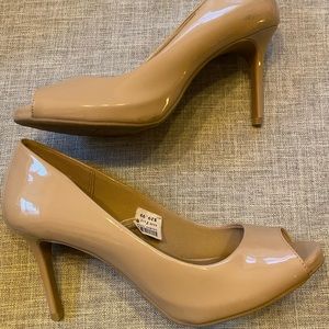 DexFlex Comfort peep toe nude heel
